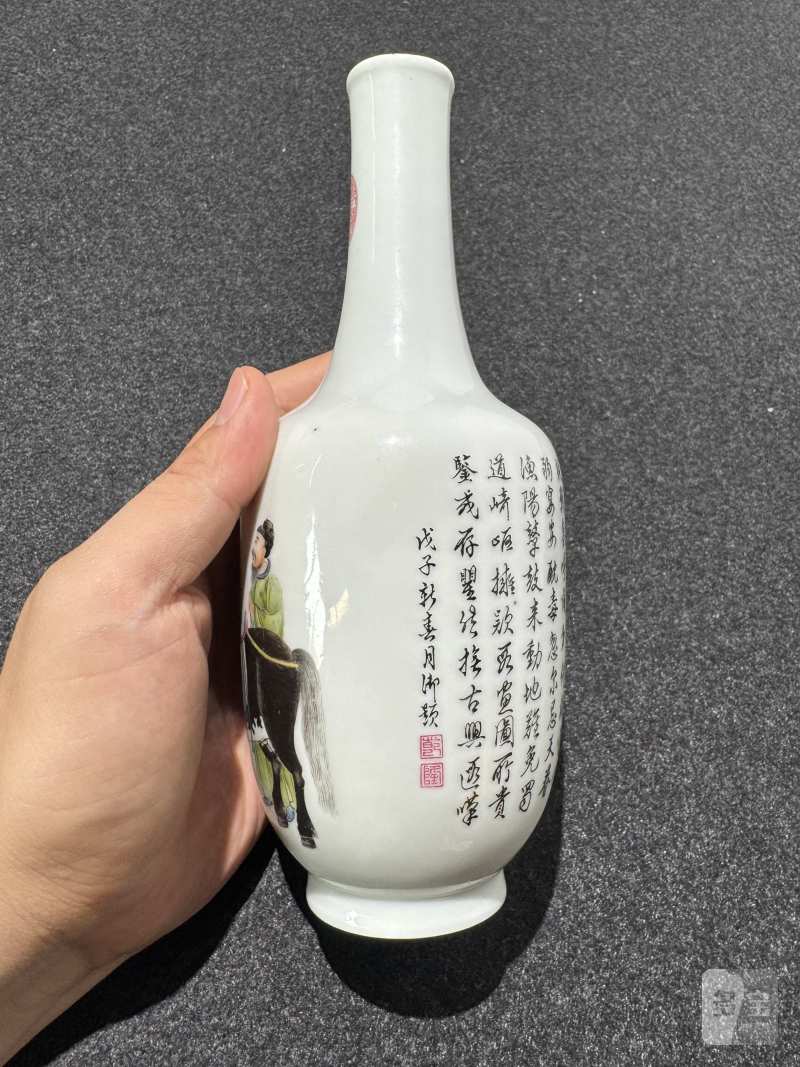 民国 粉彩明皇试马图长颈瓶 - 图6